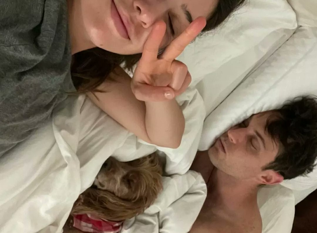 Conielle_'s tweet photo. Also i know it wasn't always easy since their jobs sometimes kept them apart for months but i'm very proud they always managed to prioritize each other &amp; their relationship ♥️♥️
I really hope they will always be as happy as they are now 💕 https://t.co/YR4hGQgn7B