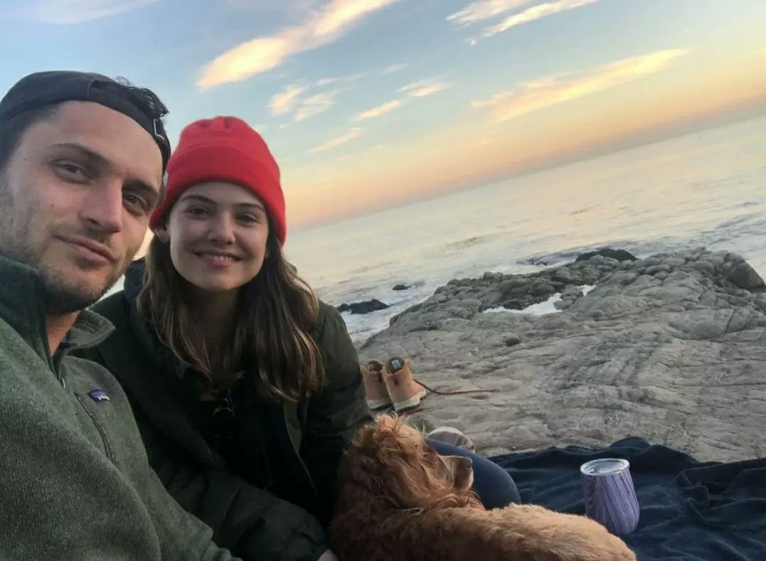 Conielle_'s tweet photo. Also i know it wasn't always easy since their jobs sometimes kept them apart for months but i'm very proud they always managed to prioritize each other &amp; their relationship ♥️♥️
I really hope they will always be as happy as they are now 💕 https://t.co/YR4hGQgn7B