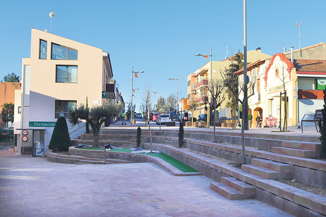 VeuAnoia's tweet image. 📍 #Castellolí reconverteix l’antiga N-II en un passeig i amplia l’antiga plaça del poble👉ow.ly/VjN550MV8oG

L’objectiu del projecte era convertir el carrer principal del municipi en un punt de trobada i espai de passeig

#veuanoia #comarca #anoia @castelloli