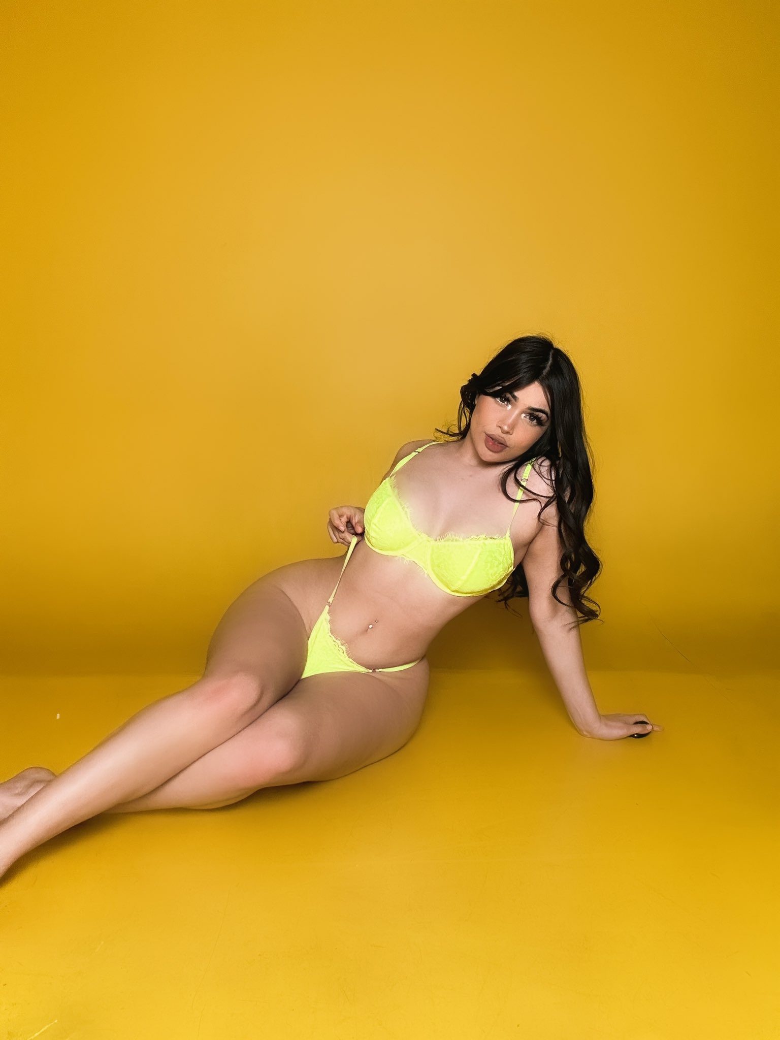 Alina Rose on Twitter - live on twitch rn