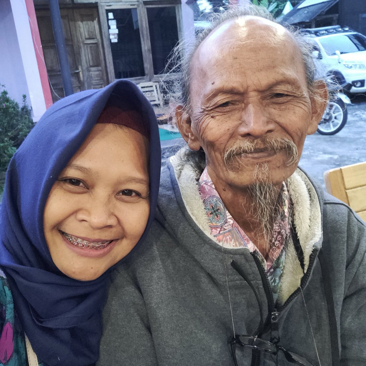 crossandra2's tweet image. Simpen sini fotonya yak pah 🥰 #papah