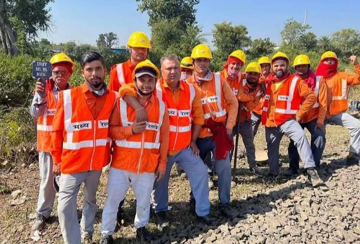 अखिल भारतीय ट्रेकमेन्टेनर एकता tweet media