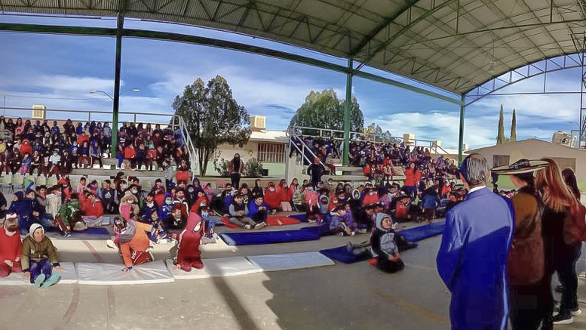 MunicipioJuarez's tweet photo. Con la visita del Museo Móvil a la colonia Tierra Nueva, más de 450 niños y niñas de la Escuela Primaria Tarahumara ya conocen de una manera distinta la riqueza de nuestros museos y lo divertidos que son. ¡Continuamos recorriendo la ciudad! 🏫 #IPACULT
#UnidosTransformemosJuárez https://t.co/BgVYJpqZeu