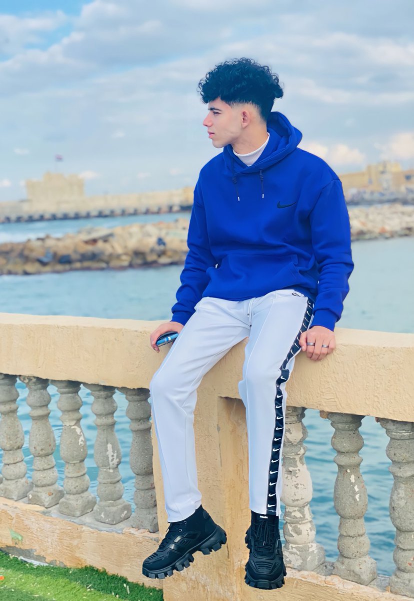 eladroosy's tweet photo. إمّا الأولوية أو العَدم.”🖤 https://t.co/y01WeVEHUI