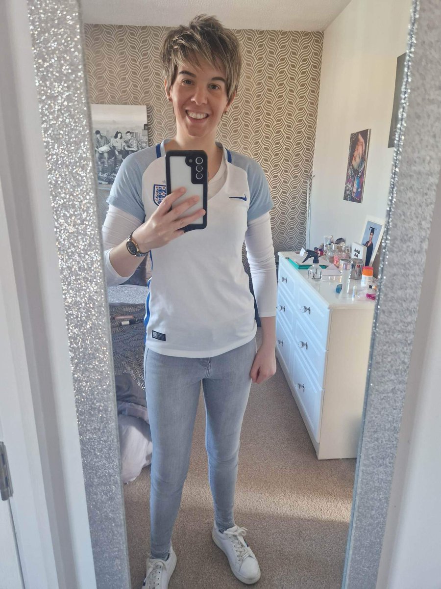 LauraFitton2's tweet photo. Watched the @Lionesses today great game! And well played ladies #england #italy #womensfootball #football #pride #threelions #playingwithpride https://t.co/bhBGFZtL5s