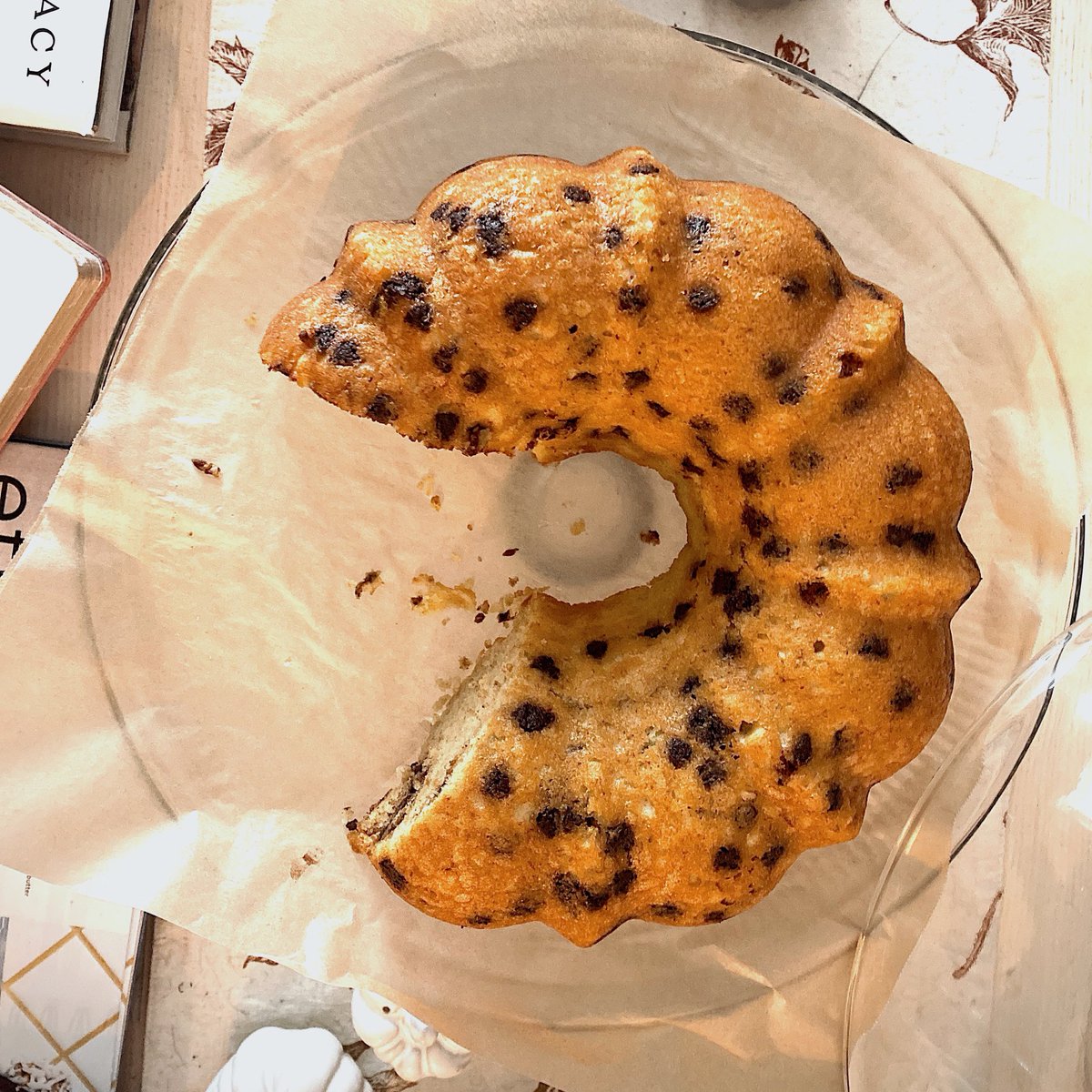 AestheteKitchen's tweet photo. Cosy Sundays are made for baking; we’re enjoying a warm Banana + Chocolate Chip Bundt Cake✨ What’s in your oven on a chilly February Sunday?
#SundayMorning #SundayBrunch #SundayVibes #AestheteKitchen #SoulFoodSunday #SoulFood #ComfortFood #Aesthetic #TherapeuticCooking #Cooking https://t.co/elNJumj728