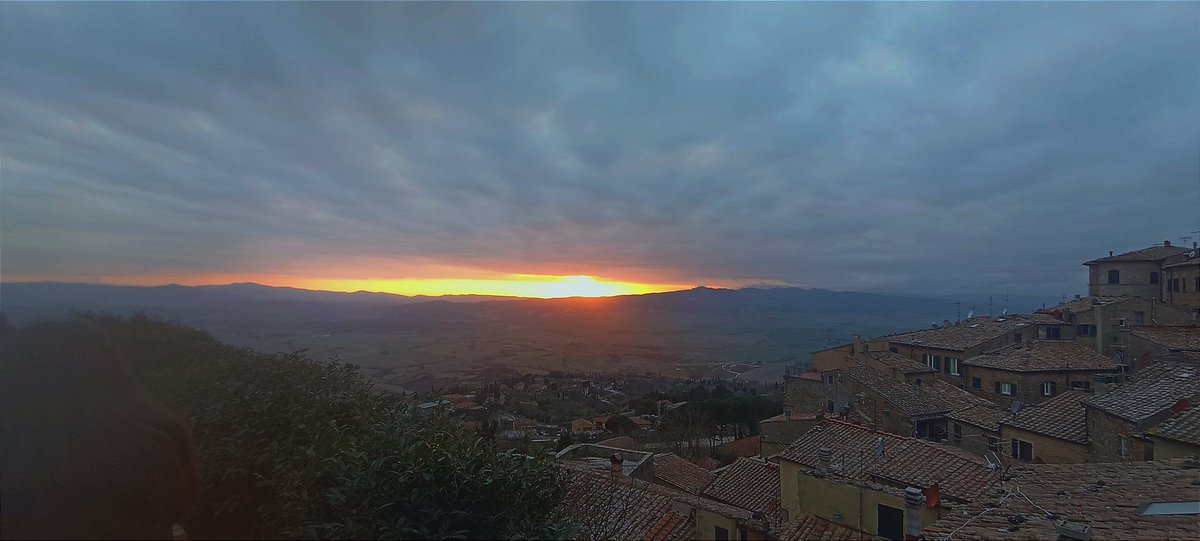 SMigliorata's tweet photo. Tramonto da Volterra
#tramonto #volterra #photo #photooftheday #photography #sunset https://t.co/LKfZ9mbjSx