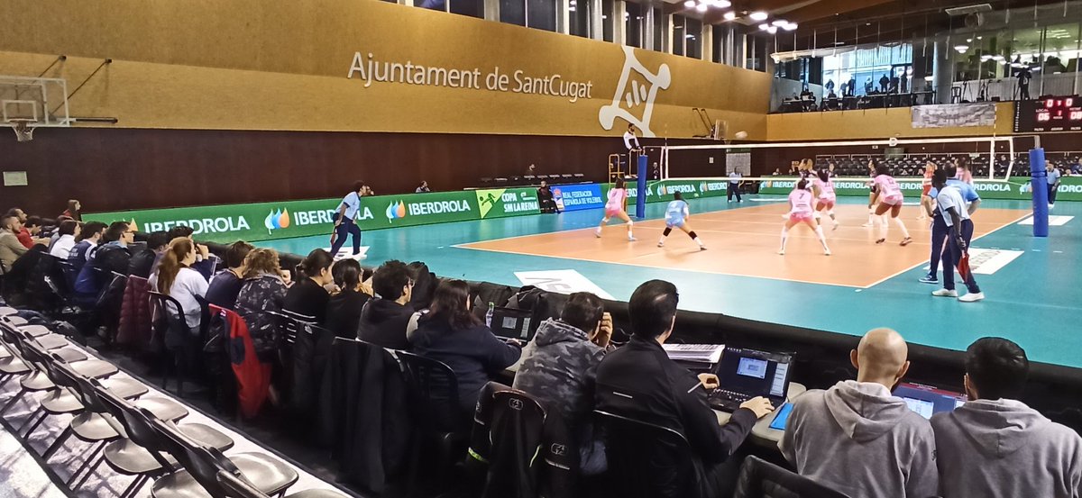 JuanAlonsoESP's tweet photo. Finaliza el curso de @DataProject_ita organizado por @RFEVB @VoleiSantCugat durante la Copa de la Reina 2023. 26 nuevos operadores "ready" para las superligas https://t.co/DfJPNJVJ0B