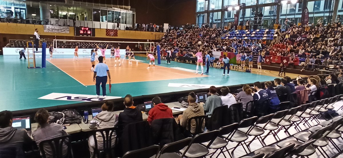 JuanAlonsoESP's tweet photo. Finaliza el curso de @DataProject_ita organizado por @RFEVB @VoleiSantCugat durante la Copa de la Reina 2023. 26 nuevos operadores "ready" para las superligas https://t.co/DfJPNJVJ0B
