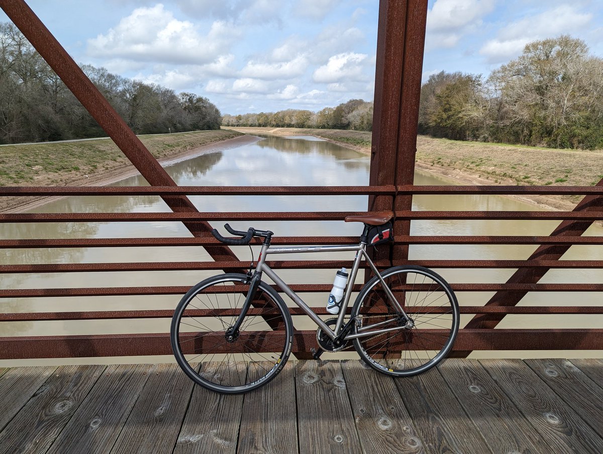 BooksBikes1's tweet photo. A taste of Spring in beautiful HTX today. Where did you ride your bike this morning? https://t.co/sFchJmlJoL