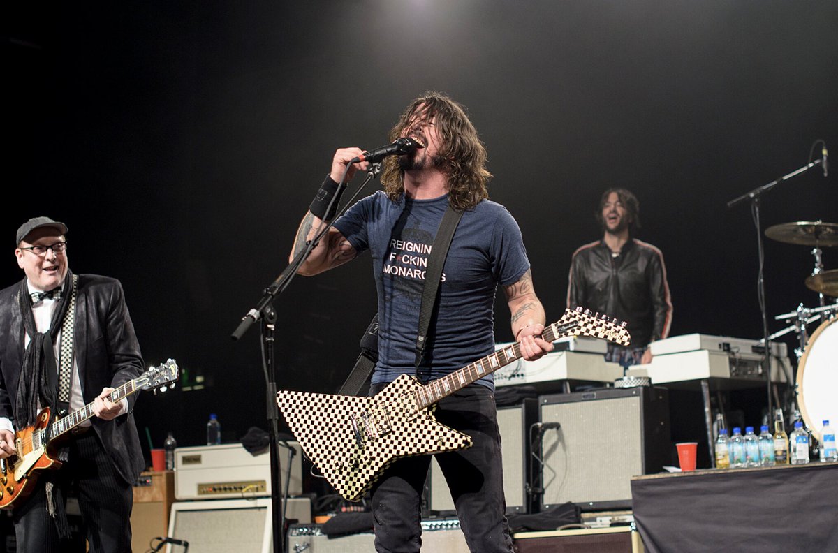 FooFightersUK tweet picture