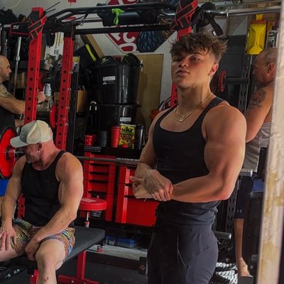 CassellCarson's tweet photo. #NewProfilePic https://t.co/91b8VK6Nwq