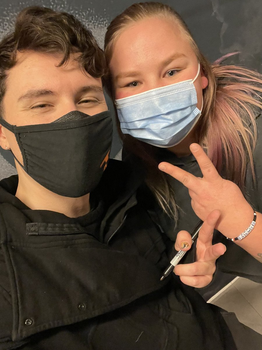 li_andersson95's tweet photo. It’s not every year that you meet @danielhowell on your birthday 🥳
#werealldoomed https://t.co/NiCZ9Qo9Vp