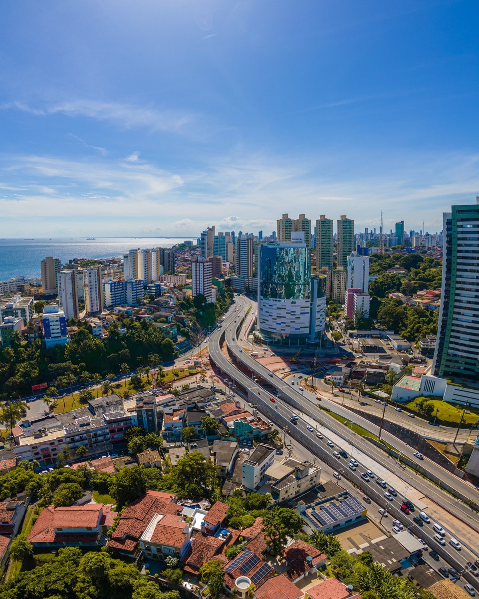 Vai curtir a folia? Que tal ir pelo Viaduto Rei Pelé? Por causa dele, entre a Garibaldi e a Lucaia, o trânsito fica fluído e você chega de boa ao seu destino. 💙