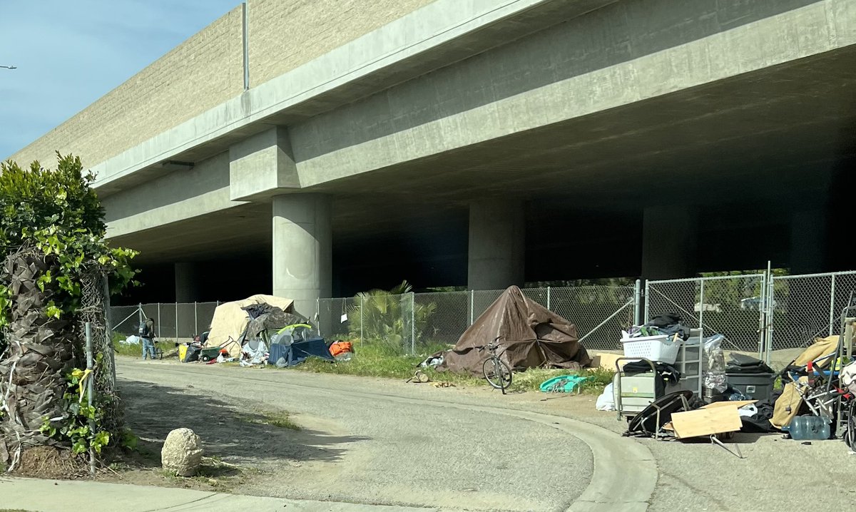 SuArmendariz's tweet photo. Please explain Municipal Code 41.18, which states no encampments 500ft from underpasses. Growing homeless encampment in a Granada Hills residential area for 4wks that has not been addressed. Homeless building fires, drug deals recorded. Our community is on lockdown. #newpandemic https://t.co/KN8mQelnL8