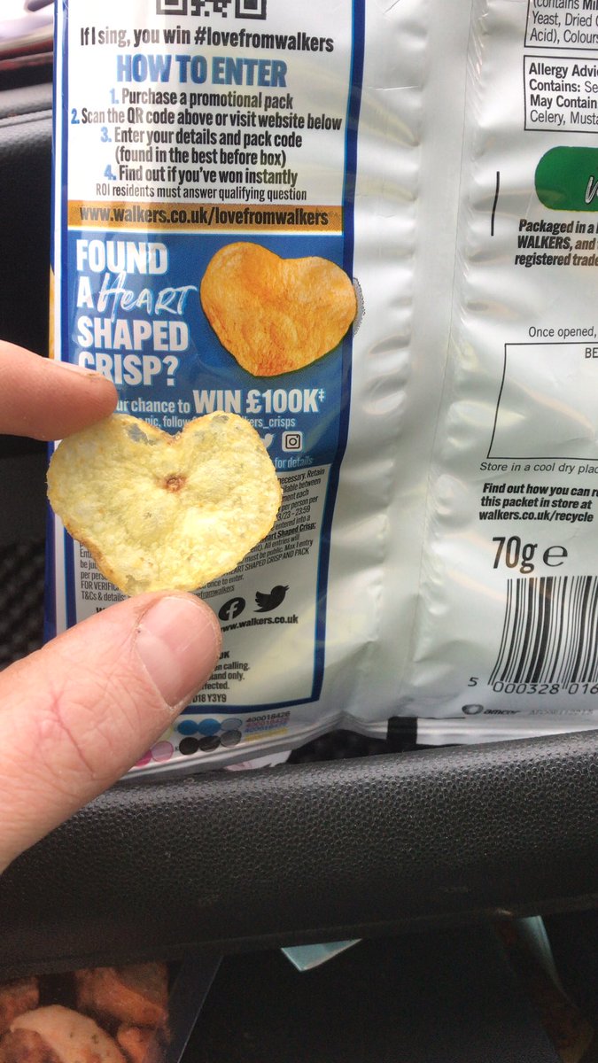 efcrick's tweet photo. #lovefromwalkers @walkers_crisps https://t.co/4xChZVEUSW