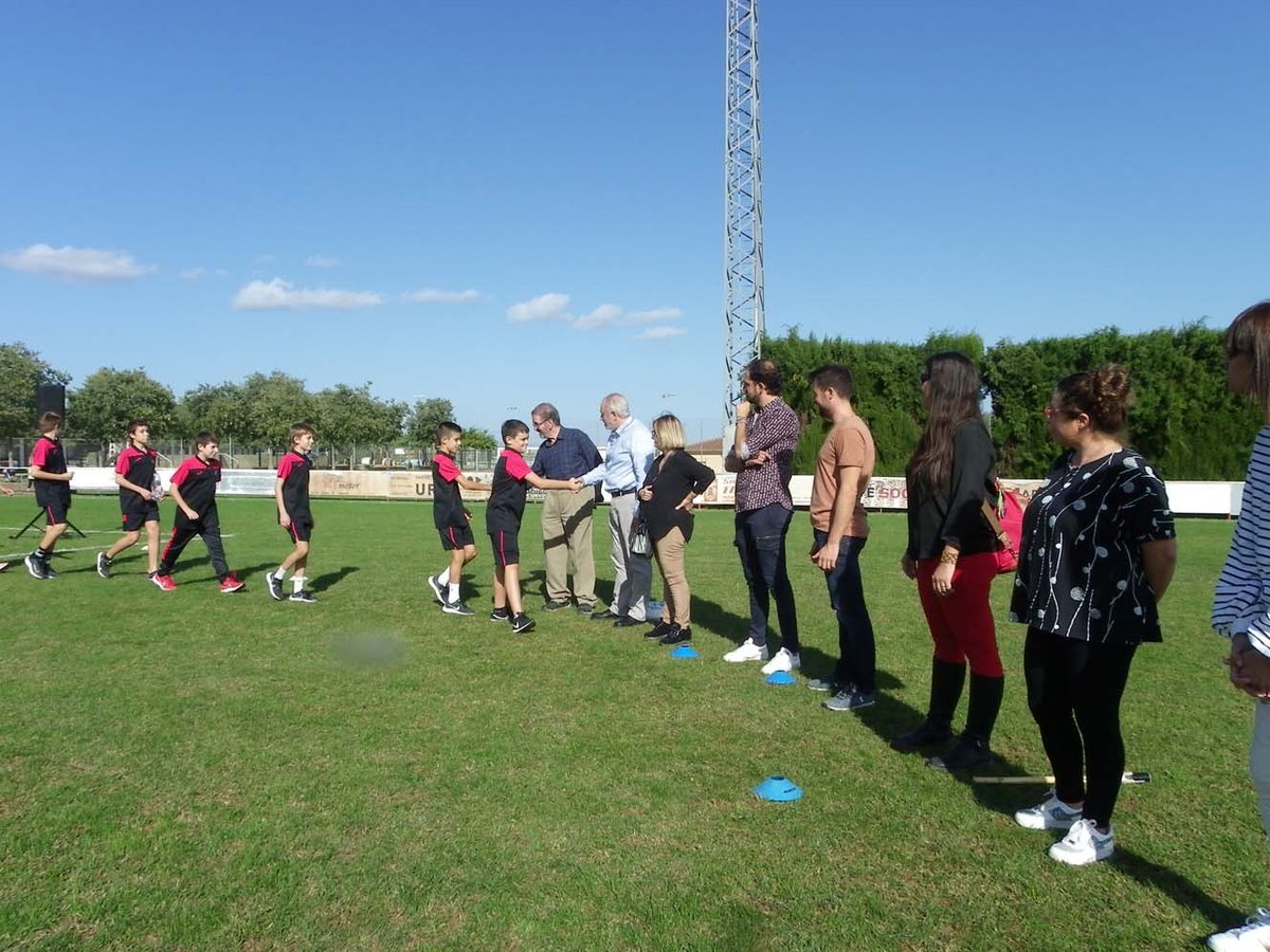 NavataCF's tweet photo. Setmana sense partits, recordem la gran presentació dels equips de futbol base del CF Navata, quins records⚽💪
Donar les gràcies a @nordproduccions, al membre de la FCF @carlesmallart i als regidors d'esport de Ajuntament de#FemPinya ·
#fcf #cfnavata #futbolbase #fempinya https://t.co/3BOJTWCv3j