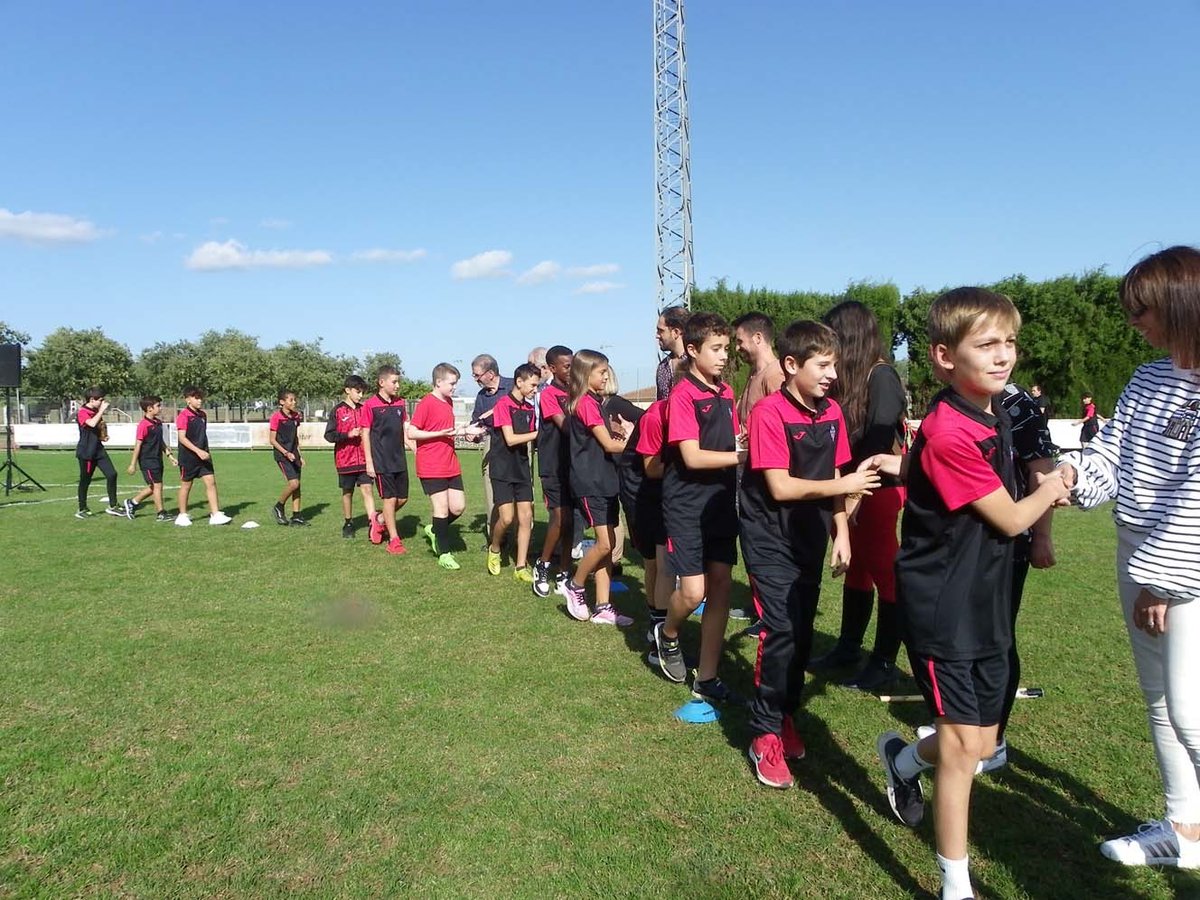 NavataCF's tweet photo. Setmana sense partits, recordem la gran presentació dels equips de futbol base del CF Navata, quins records⚽💪
Donar les gràcies a @nordproduccions, al membre de la FCF @carlesmallart i als regidors d'esport de Ajuntament de#FemPinya ·
#fcf #cfnavata #futbolbase #fempinya https://t.co/3BOJTWCv3j