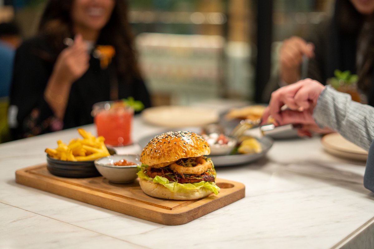 Juicy? Check. Flavourful? Check. Crispy? Check. Fresh? Check. Basically, The Spicy Roaster ticks all the boxes and more. Try it out soon! 🍔😋

Reserve your table:
bit.ly/3JY67CD

#jonesthegrocersa #RiyadhCalendar #RamlaTerraza