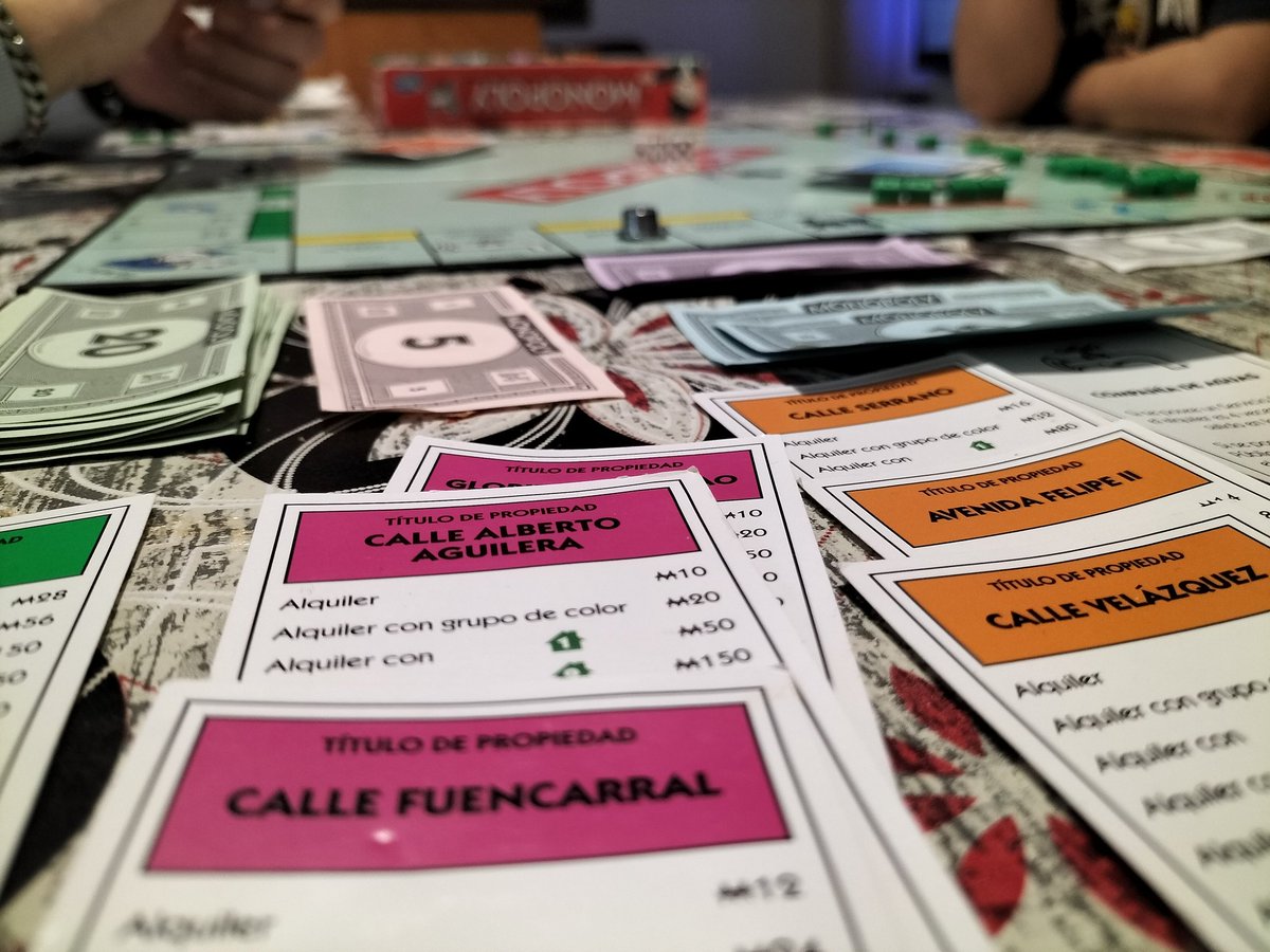 DrAstrocyte's tweet photo. Siempre que juego Monopoly pienso en crear Laboratory con casillas:
- no te han dado proyecto, otro año sin financiación
- has caído en la casilla de burocracia, 2 meses sin investigar.
- se ha cerrado el año económico, no puedes comprar reactivos. 
- eres del CSIC, estás jodido. https://t.co/SXOVUyP0qE