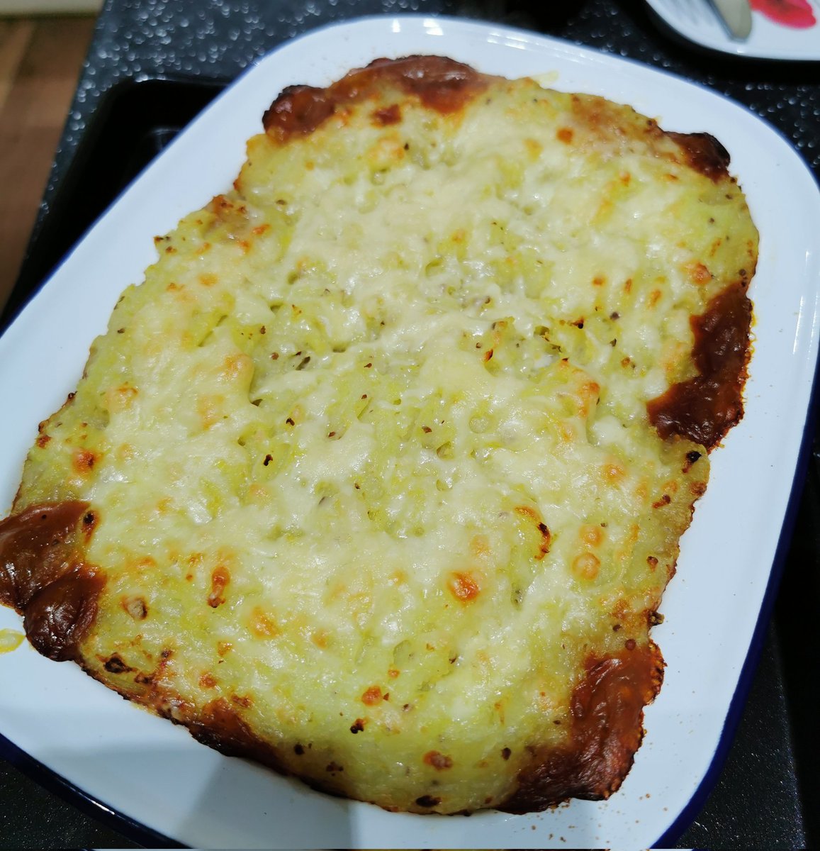 RallyChick79's tweet image. Made a batch of 1 &amp;amp; 2 portion cottages pies the other week, got one out of the freezer earlier for tonights supper. 1hr in the oven, a bit of cheese on top, a side of buttered leeks with chilli &amp;amp; it&apos;s safe to say, that. was. divine 😍🌶️ #homemade #localbeef #comfortfood #healthy