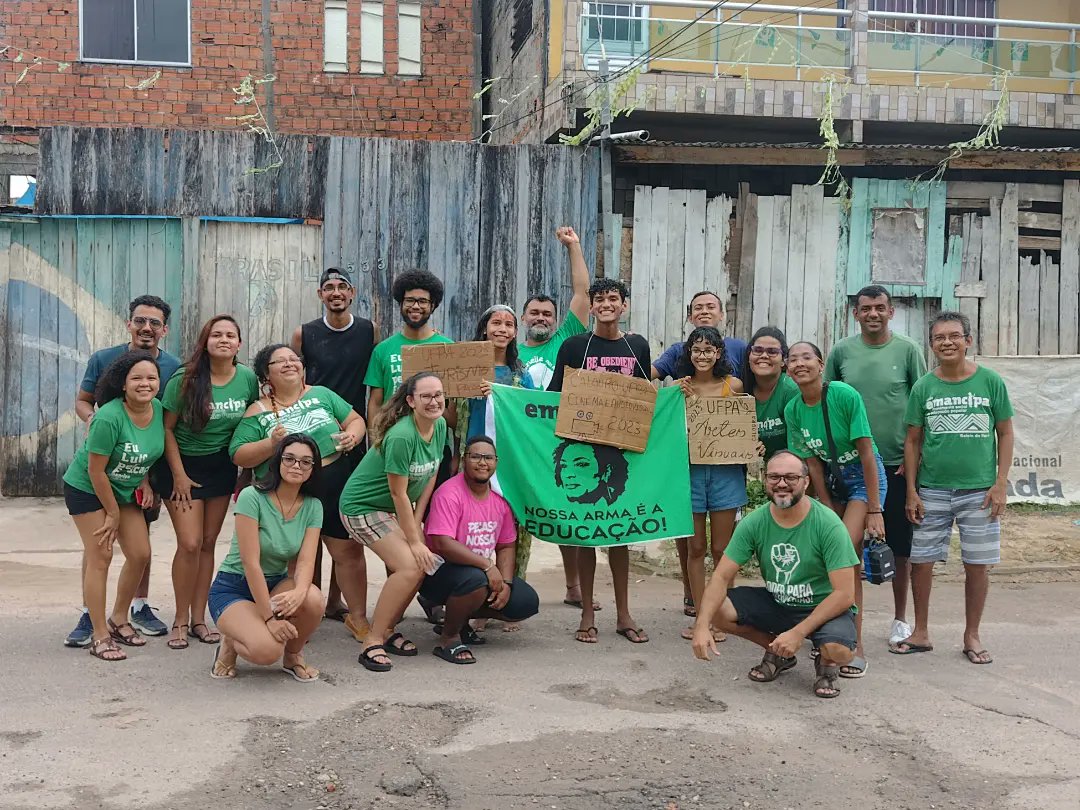 emancipa_belem's tweet photo. Emancipa Muda Vidas! ✊🏾

Periferia ficou em festa com o listão dos aprovados da primeira chamada da UFPA e UEPA.

Saímos com a nossa tradicional caravana rumo às casas de vários estudantes e comemoramos com eles esse momento tão especial. Foram quase 40 aprovados! https://t.co/brt70uJ7XV