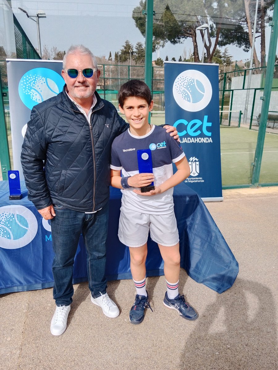 En la escuela de competición del <a href="/cetmajadahonda/">cetmajadahonda</a>  trabajamos para que estos pequeños tenistas se conviertan en grandes personas. El director <a href="/crisantenis/">Crisanto Campos</a>  con Roberto Alcaraz Jr.