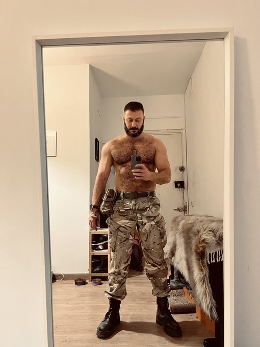 CARNAVALES 😈MILITAR DEL SEXO…😈😈 https://t.co/zG3m7bk0RY