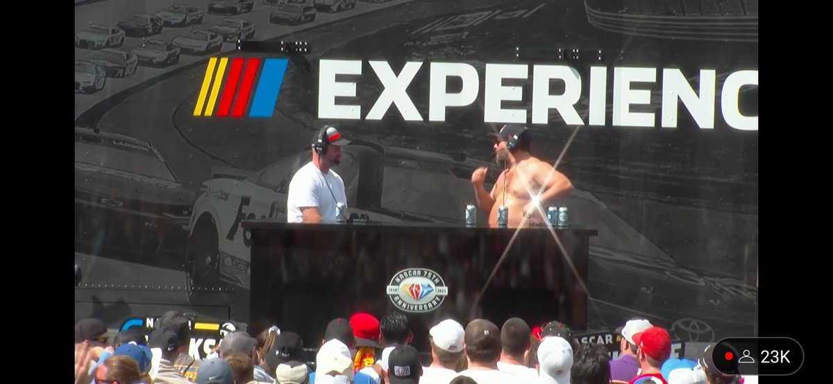 xIHiTzSquadIx's tweet image. Bling Blao Barbecue Bitch! #2bears1cave #2bears #ymh