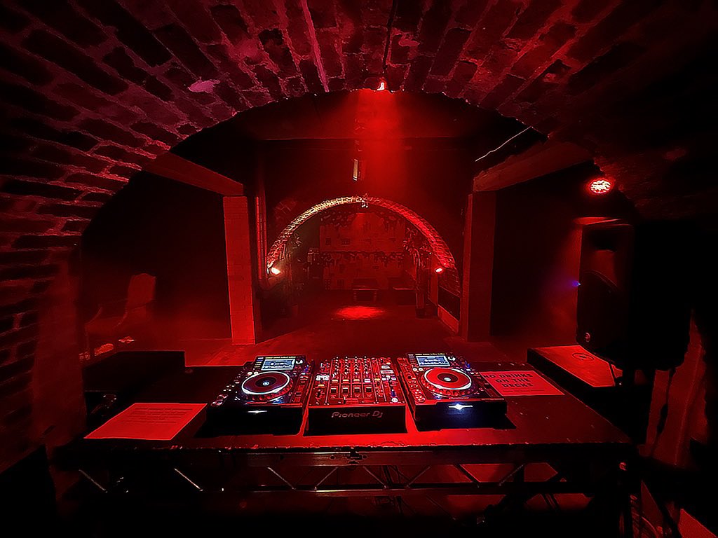 Intuevents's tweet photo. Taking over the bunker @rollingstockLDN on March 10th ⚠️

Tickets available through the link in our bio ⚫️⚪️ https://t.co/xwAzrnMbHa
