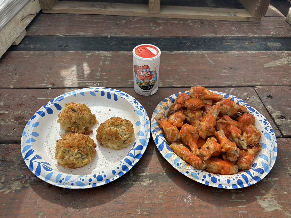 🔥 Gandalf 🔥 on Job sight in New Jersey Frying up so Cajun Hot Wings  and Some Crab Cakes 🚀 VERSA 🚀 #versatilefinance #versafinance #Versaforce
