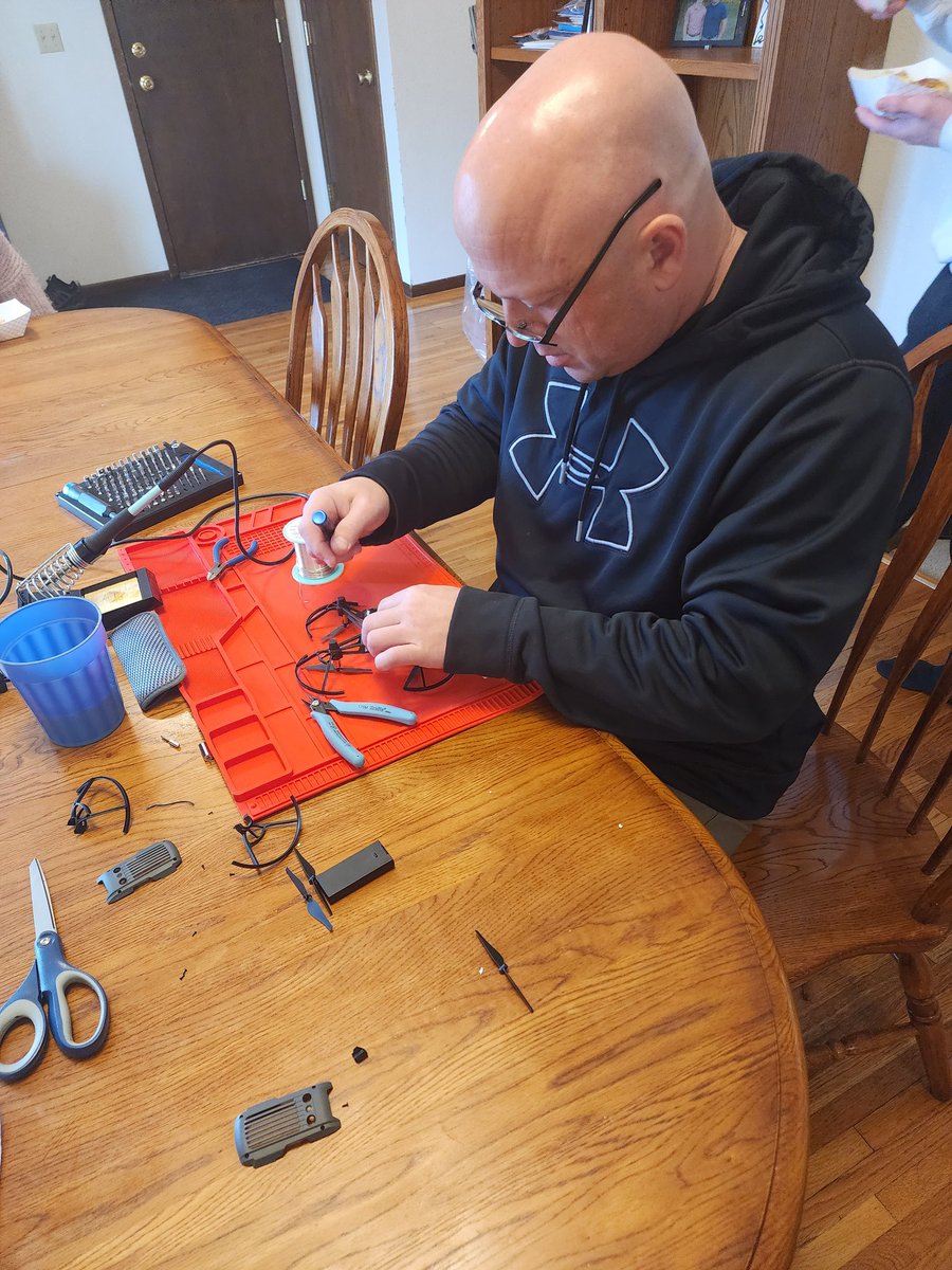 pomerjul16's tweet photo. Here's to the unsung Heros of #STEM teachers! ❤️Their amazing significant others who repair/teach you the things you didn't know you needed to know in order to be a STEM teacher😆 #fixorrepairdaily https://t.co/yu7AaqY413