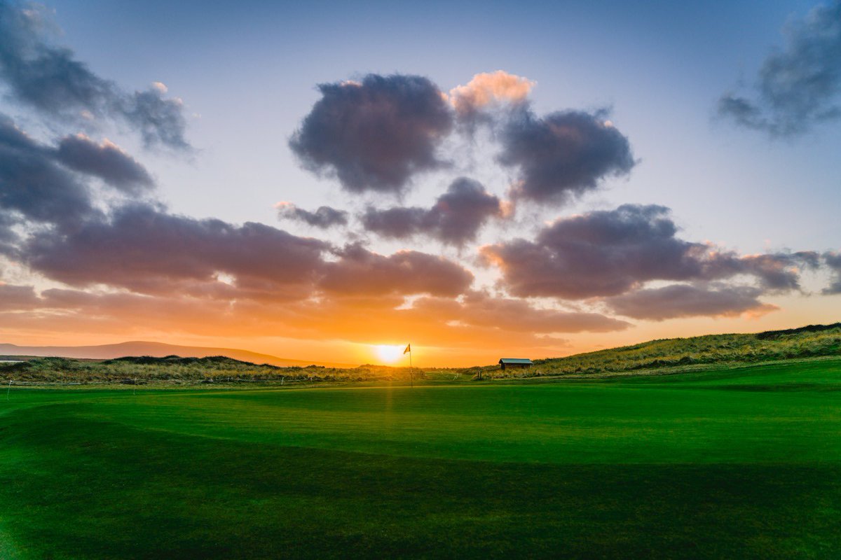 No better place in the world as #BrendanOConnor recently captured the evening sunset than @CountySligoGC @HavershamBaker @lyonslinks @CelticGolf @WGAgolf @ScalesGolf #golf #Ireland #Sligo