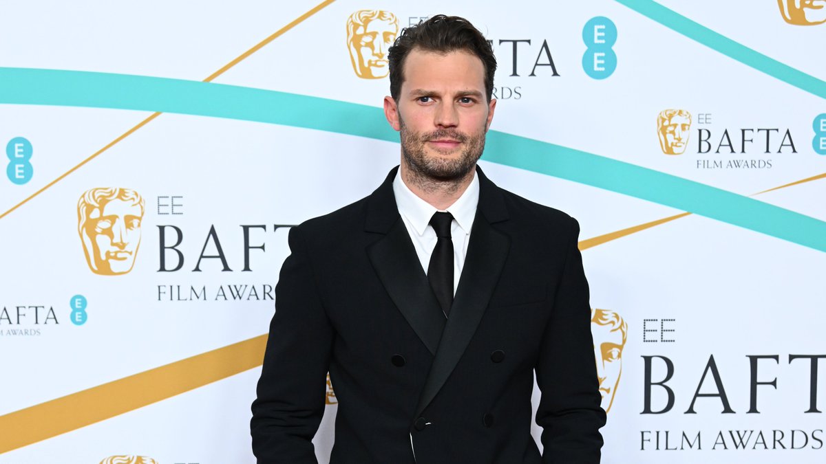 Our favourites have arrived on the #BAFTAs red carpet, including the Wee English Fella 😍 #DerryGirls #JamieDornan