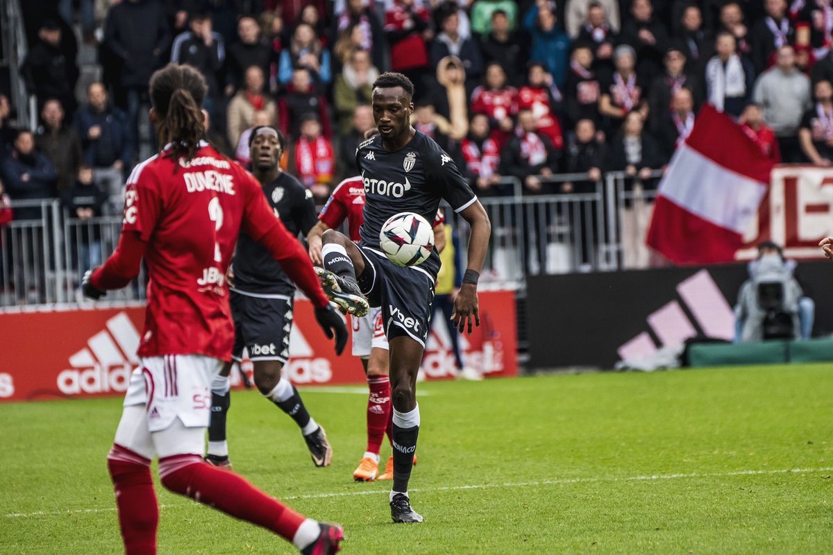MatsimaChrisla1's tweet photo. 3points important ! Bravo à toute l’équipe 👏🏾 https://t.co/rcGVHOJ192