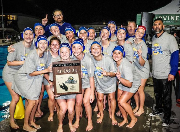 SMCHSEagles's tweet photo. What. A. Night. 
What. A. Win! 
The victory frames 📸 🏆
@ocvarsity @latsondheimer https://t.co/asdijJk6Jn