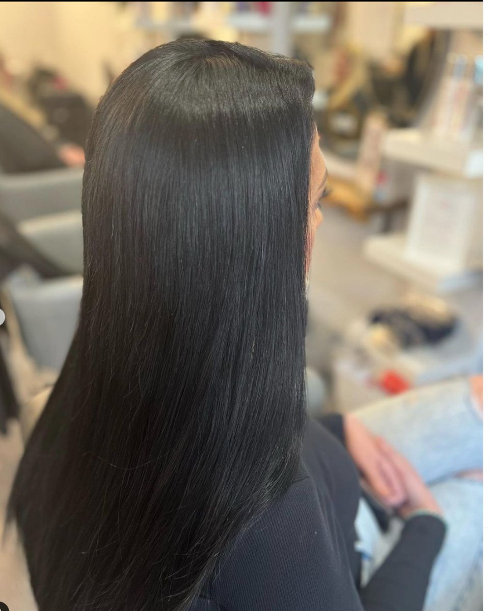 RemiCachet's tweet image. Before ➡️ During ➡️ After with #SuperStylist @envyhairextensionstraining with a weft application. 🖤

#liftthelid #shinyhair #healthyhair #expertapplication #hairextensionspecialist #wefthair #hairweft