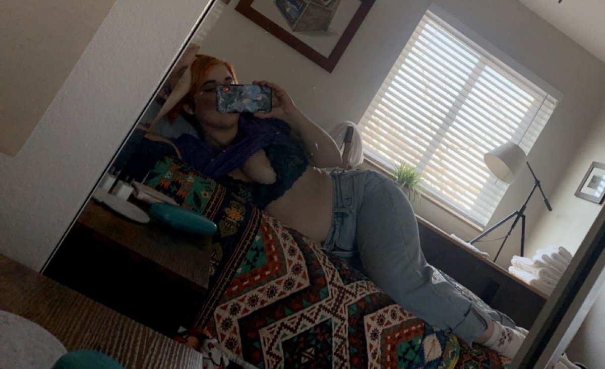 lappelduvide46's tweet photo. bored at the Airbnb hmu or check my OF for the more explicit shots 😁 https://t.co/330jdcn8Eu