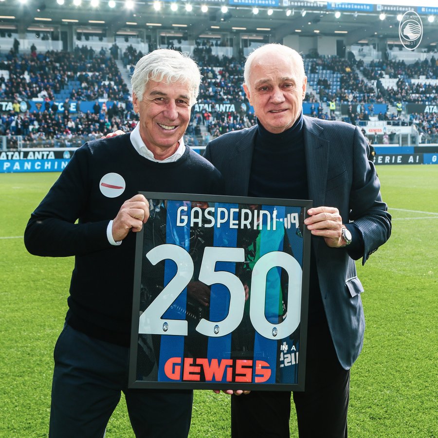 Apesar da derrota de hoje, Gasperini chegou a marca de 250 partidas a frente da Dea!

Parabéns, mister! 🐐💙🖤

📸:<a href="/Atalanta_BC/">Atalanta B.C.</a>