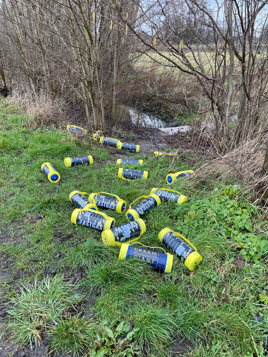 Nieuw bericht op Kampenlive.nl
Wandelaar vind gedumpte lachgascontainers - kampen-live.nl/2023/02/19/wan…