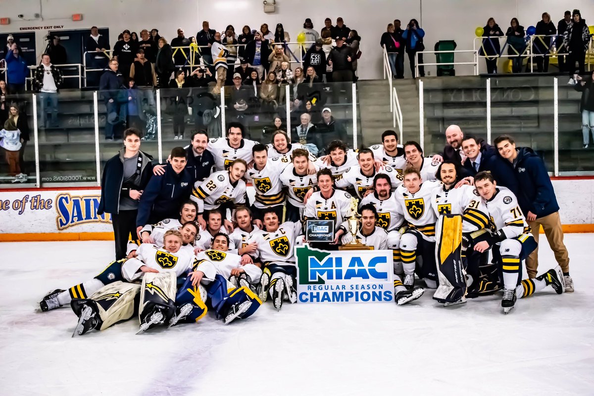 When you win your first conference regular season championship in school and program history, you need another celebratory team photo at home! #GoSaints

📸: Cyndi's Clicks Photography