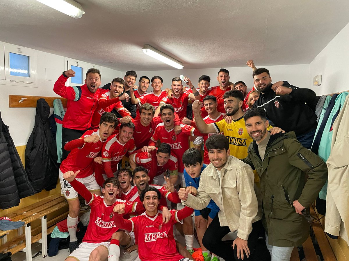 AtcoEspeleno's tweet photo. ¡ 🥚🥚 ! ➕3️⃣🔴⚪⚽ https://t.co/grWFCkQYEw