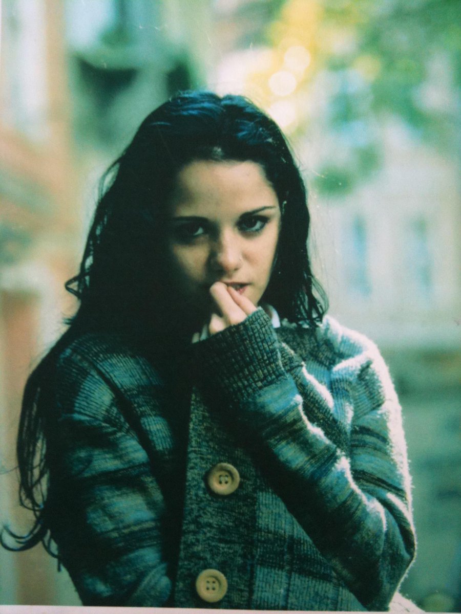 Evlat acısı milyonlarca vicdanlı insanın kalp sancısıyla birleşince dayanılmaz oluyor hayat.
Sana söz kiraz çiçeğim..hem senin hem seninle toprağa düşürülen binlerce insanımızın hesabını soracağız.
#eylemşafakaydın