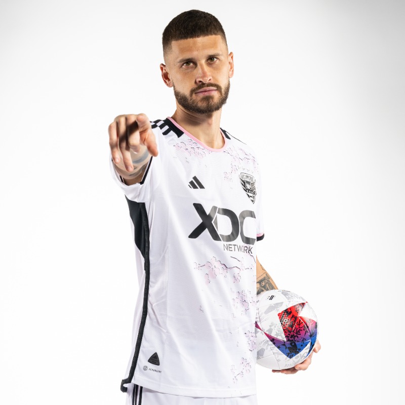 dcunited's tweet photo. Your Cherry Blossom Kit. Your Way. 🌸

🛍 Shop our customizable jerseys, available now!

#DCU || #VamosUnited
