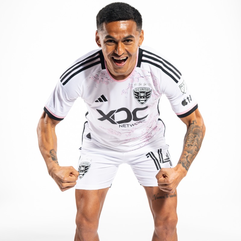 dcunited's tweet photo. Your Cherry Blossom Kit. Your Way. 🌸

🛍 Shop our customizable jerseys, available now!

#DCU || #VamosUnited