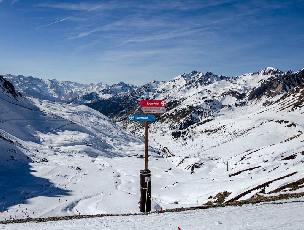 CyclingLodge's tweet photo. Wintertime calls for skiing down Col du Tourmalet instead of spinning up it...a col for all seasons! 😍

#grandtourmalet #cycling #france #meteopyrenees #valleesdegavarnie #npyski https://t.co/LCD5gVvJVN
