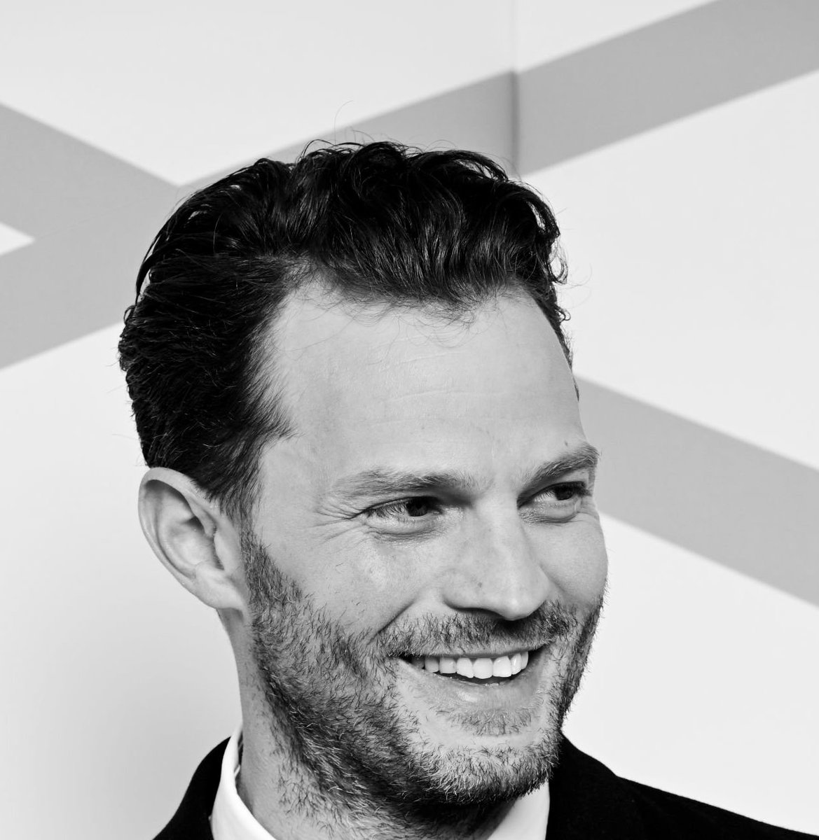 Nina ☺️💙 on Twitter "YES INDEED 😌🤍🖤🤍🖤🤍 JamieDornan BAFTA BAFTA2023"