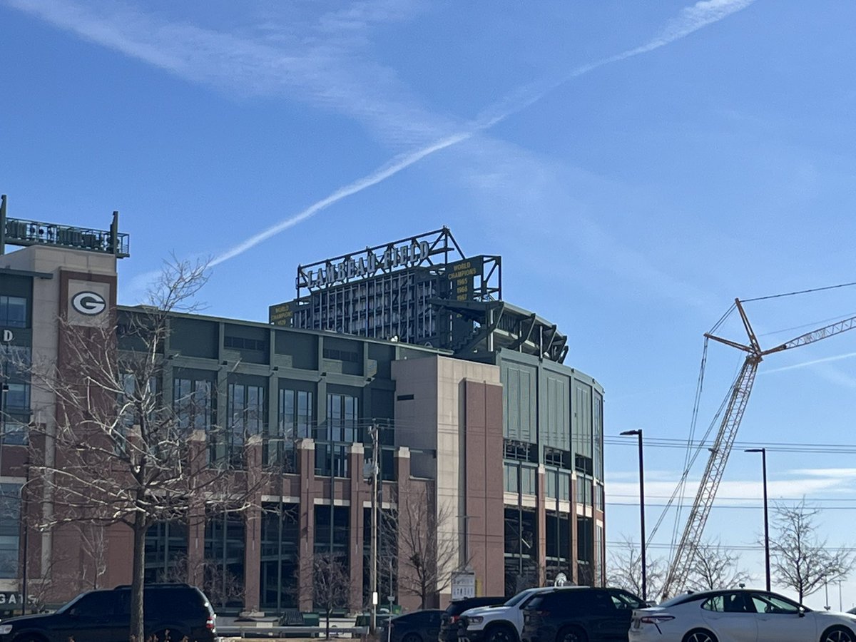 The Packers news you all have been waiting for: Looks like there will be some new video boards going up at Lambeau Field.