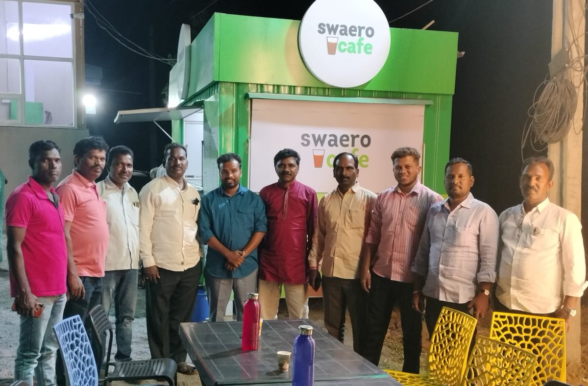 Swaeroes4u's tweet photo. ఈరోజు స్వేరోస్ మీటింగ్ అనంతరం మా స్వేరో బిజినెస్ మాన్ రంజిత్ స్వేరో గారు నడిపిస్తున్న #SwaeroCafe దగ్గర తెలంగాణ రాష్ట్రంలో ఏ కేఫ్ లో దొరకని రుచికరమైన #Tea☕తాగుతూ స్వేరో భవిష్యత్ కార్యాచరణ గురించి మాట్లాడుకోవడం జరిగింది.

Special thanks to you @ChaiSwaero ☕ https://t.co/7LbCcOYZNd