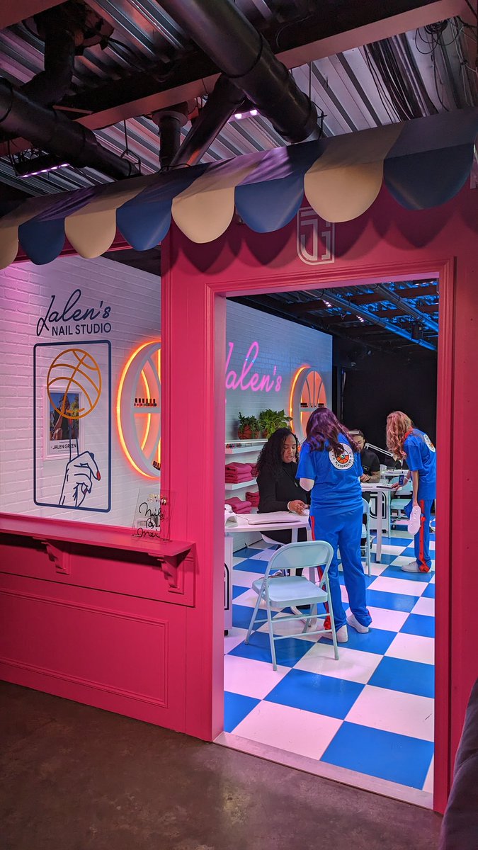 GregglesTV's tweet photo. Pixel Playground had Jalens Nail Salon, a barbershop and a half court basketball court.  

Get your nails did, get your cut and play some ball all in the same place 😮

#TeamPixel 
@GooglePixel_US 
#pixelpostupchallenge 
#AllStarWeekend 
#giftfromgoogle https://t.co/tHb0QW1gWb